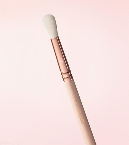 221 LUXE SOFT CREASE BRUSH (ROSE GOLDEN VOL. 2)