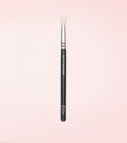 221 LUXE SOFT CREASE BRUSH